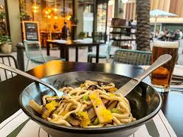 Encuentra en tiendeo las direcciones, teléfonos y horarios de doña petrona. Dona Petrona Salta A El Carmen Con Una Casa De Comidas Para Llevar