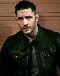 شهاداتكم… سي العربي ، ماذا عن الحشود التي أرسلتها العصابة العسكرية عندكم  لدعم الساقط قيس سعيد في يوم الاحتفال بالثورة في تونس! يوم أمس 17 ديسمبر.  مآت الحافلات وصلت الى تونس .