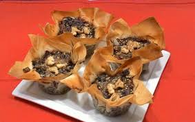 Farcire un'estremità con un cucchiaino di formaggio stracchino e un. Fazzoletti Di Pasta Fillo Con Radicchio E Noci Vegan Art Blog