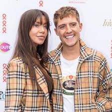 Eind juni voegt lil kleine tien tracks toe aan zijn album alleen en van die nieuwe nummers blijkt loterij (met ronnie flex) snel één van de populairste nummers te zijn. Lil Kleine And Jaimie Vaes Contradict Rumors The Rapper Apologizes Paudal
