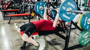 Es muss nicht immer die flache bank und eine voll beladene langhantel sein! Top 4 Fehler Beim Bankdrucken Smartgains