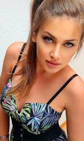 ❤️ Wonderful charming young girl.