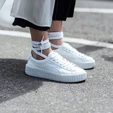 > le ultime tendenze della moda suggeriscono scarpe da donna dal design curato e molto femminile. Hit Our Site To Check Out Some Of The Best Sneakers From Berlin Fashion Week Ss17 Sneakers Fashion Shoes Women Shoes