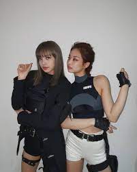 Jennie is 25 years old, but lisa is 24. 3 Blackpink Lisa Jennie Instagram Update 8 April 2019