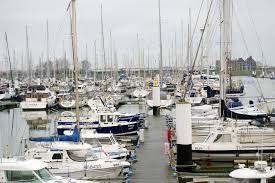 Der hafen von antwerpen erstreckt sich auf einer fläche von 130,57 km², wovon 72,39 km² auf das rechte ufer und 58,18 km² auf das linke ufer der schelde entfallen. Boot Mieten In Nieuwpoort Tubber