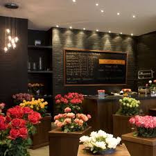 Flower Shop In London Simple Open Concept Decoracion De Floristeria Interior Floristeria Tiendas Florales