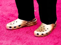 How should crocs fit you. Crocs Are Cool Again And Poised For Stellar Growth Bloomberg