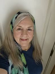 What is the last name of the artist Vicky who taught a class