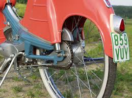 Ciò segnò inevitabilmente la fine della produzione della prinz 4, poiché essa, a causa della gamma di produzione, si poneva come concorrente diretta del maggiolino, il modello storico prodotto dalla volkswagen. Old Vintage Garage Nsu Quickly L