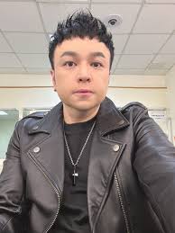 今日返公司玩遊戲🥳 大家估下我地玩咩遊戲？😄 睇落簡單原來好難🤣🤣 賺錢真係唔易😬😬😄 好開心見到森美大哥和Eric 老師✌🏻🥳  兩位要求非常嚴格🤜🏻🤛🏻 好彩我地都係去玩J😬😬 @highlight #TMGMusicGroup