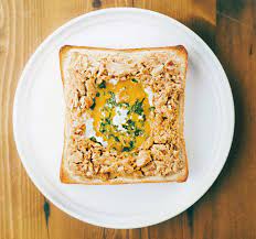 卵とハムとチーズは鉄板 のっけて焼くだけの簡単 トースト アレンジレシピ4選 レシピ トースト レシピ ツナ オムレツ