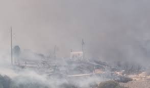 Νέες εικόνες από τη μεγάλη φωτιά που βρίσκεται σε εξέλιξη στην πάρο στέλνουν αναγνώστες του enikos.gr. Kpdbntemdkcrpm