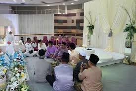 Dengan mengumpulkan wedding / event planner yang berpenga. Pusat Komuniti Bukit Damansara Wedding Research Malaysia