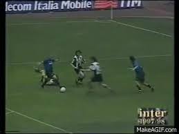 Descubre y comparte los mejores gifs, en tenor. Inter Juve Ronaldo Iuliano Ceccarini Vergogna On Make A Gif