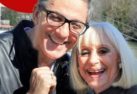 Raffaella carrà, en realidad raffaella maria roberta pelloni (boloña 1943), ha muerto hoy por la tarde en su casa romana a los 78 años. Fiorello Raffaella Carra Rome Central Magazine