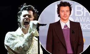 Brits 2020 Harry Styles Performs Emotional Rendition Of Falling Daily Mail Online
