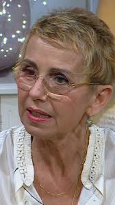 "Non puoi evitare i dolori della vita ma puoi decidere come affrontari" ,  La giornalista e scrittrice Concita De Gregorio si racconta su TV2000, 💬  "Non puoi controllare tutto nella vita. Le ...