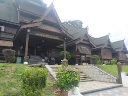 Kalau anda mengelilingi muzium istana kesultanan melaka yang panjang ini, banyak diorama menarik & kebudayaan negeri lain yang turut ada di sini. Tajong Puaka Tanjak Kami Dah Sampai Ke Istana Kesultanan Melayu Melaka Facebook