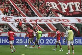 Gramado do Beira-Rio registra acúmulo de água antes de Inter x Botafogo