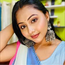 Barnali Dey's Instagram, Twitter & Facebook