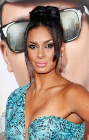 Laura Govan's Instagram, Twitter & Facebook