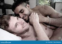 Amantes Desnudos, Gay, Maridos En La Cama, Cosquilleando Y Riendo Foto de  archivo - Imagen de mentira, homosexual: 117507066