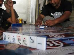 Batu akik motif wajah manusia. Polsek Batuaji Amankan Pemain Batu Domino Tribun Batam