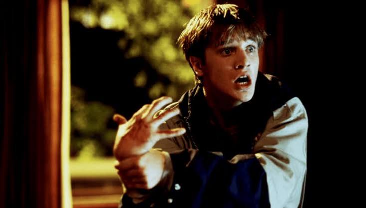 We Love '90s Horror] 'Idle Hands' Is a Playfully Devilish Little Horror  Comedy - Bloody Disgusting