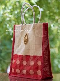 10 5 Beautiful Jute Bags Pouches For Wedding And Return Gift Buy Now Jute Bags Jute Bags Design Wedding Bag
