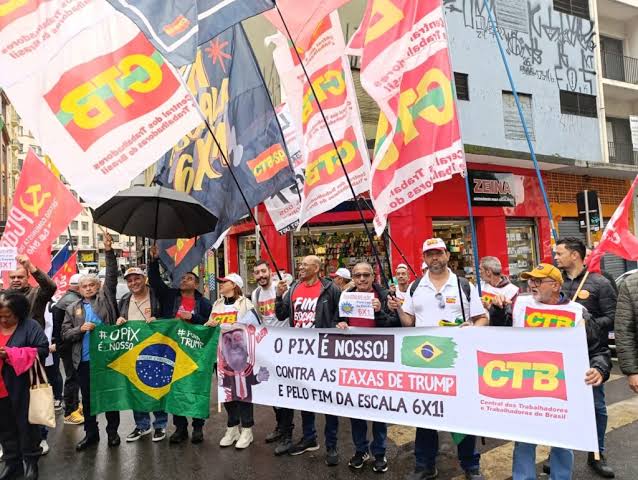 CTB-SP participa de ato em defesa do PIX, da soberania nacional e pelo fim da escala 6×1