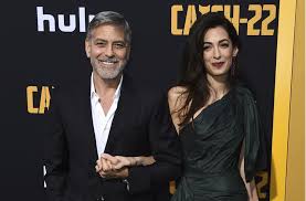 «ich will immer nur einmal die strasse runter in die selbe sushibar, wo ich vier abende die. George Clooney Und Seine Frau Amal Bei Der Premiere Von Catch 22 In Los Angeles Stuttgarter Zeitung