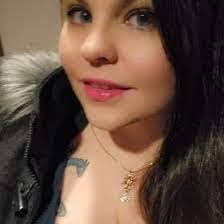 Laura Arrowood's Instagram, Twitter & Facebook