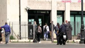 L'antico palazzo nel 1527 fu demolito e completamente ricostruito su disegno dell. Video I Palermitani Resistono Alla Pandemia Nessun Assalto E Numeri In Calo Al Banco Dei Pegni