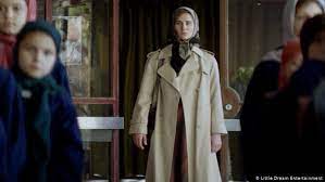 Zunächst überwiegt bei omid und beate die freude, endlich gemeinsam leben zu können. Leben In Der Diktatur Der Film Morgen Sind Wir Frei Filme Dw 14 11 2019