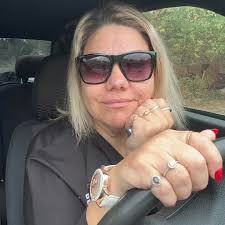 Здравствуйте! Вопрос насчет пермессо. Подала на rinnovo permesso в январе,  дали апунтаменто на август, неделю назад пошла на сдачу отпечатков и  сказали ждать смс о том что пермессо готов. Это в общем