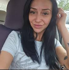 I'm going to try this again 🤣 I got roasted last time lmao Edit: good  guesses! I'm 31, almost 32 :) I'm also only 5'1 and 110 so that's probably  why people