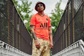Set to be used in the knockout stage of the champions league, the 2019/20 jordan® psg 4th jersey from soccerpro.com is a unique black design that will definitely strike fear into the hearts of whoever challenges this year's incredibly. Paris Saint Germain And Jordan Brand Go Infrared For The Club S New Away Kit