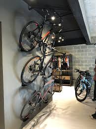 suporte para bicicletas em 2021 suporte para bicicleta sala de bicicleta suporte para bicicleta parede