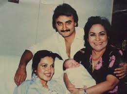 Inolvidable momento, cuando nació mi adorada nieta. Carmelita y sus padres estaban muy felices el es mi adorado hijo Pedrito y su esposa Licia, hoy cumpliría años mi hijo querido, quien murió