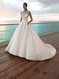 Abiti da sposa 2020 presentati dagli stilisti italiani e internazionali. Abito Da Sposa 2020 Cosmobella 8016 Atelier Samuela Spose Torino