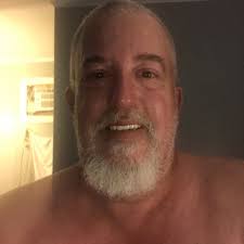 Older men make me melt, but they don't even see it🙄