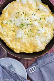 How To Make A Fluffy Omelette Recipe Omelette Recipe Easy Egg Recipes For Breakfast Omelette