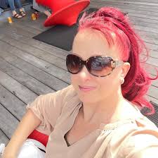 What time does Oak Grove parking lot fill during weekdays?