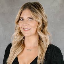 Danielle Ferry's Instagram, Twitter & Facebook