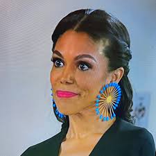 He's such a diva in these earrings 😝🤩