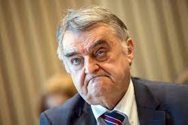 Im märz 2019 hatten wir 1895 ermittlungsverfahren im bereich kinderpornografie und kindesmissbrauch. Wieso Nrw Innenminister Herbert Reul In Der Kritik Steht
