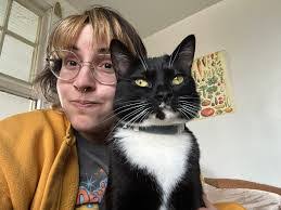 Linda Huckins's Instagram, Twitter & Facebook