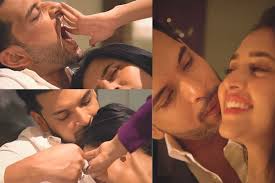 Karan Kundrra Tejasswi Prakash Turn up Heat in Their Latest Hot Video  TejRan Fans Say Warning For Weak Hearts - WATCH