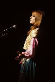 قرأت مجدك في قلبي و فالكتب شآم ما المجد أنت المجد الذي لم يلد فيروز music artwork arab celebrities romantic girl