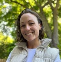 Jennifer Tiffin's Instagram, Twitter & Facebook